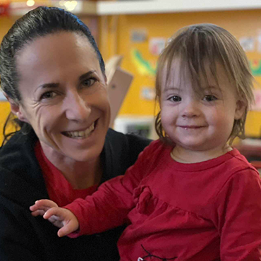 Notre éducatrice prend soin des enfants pour permettre aux parents de se reposer et de se relever de leurs difficultés.